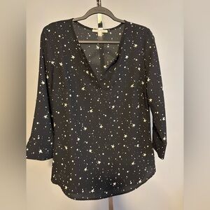 41 Hawthorn Women’s Med Blouse Black Star Print V-Neck Lightweight